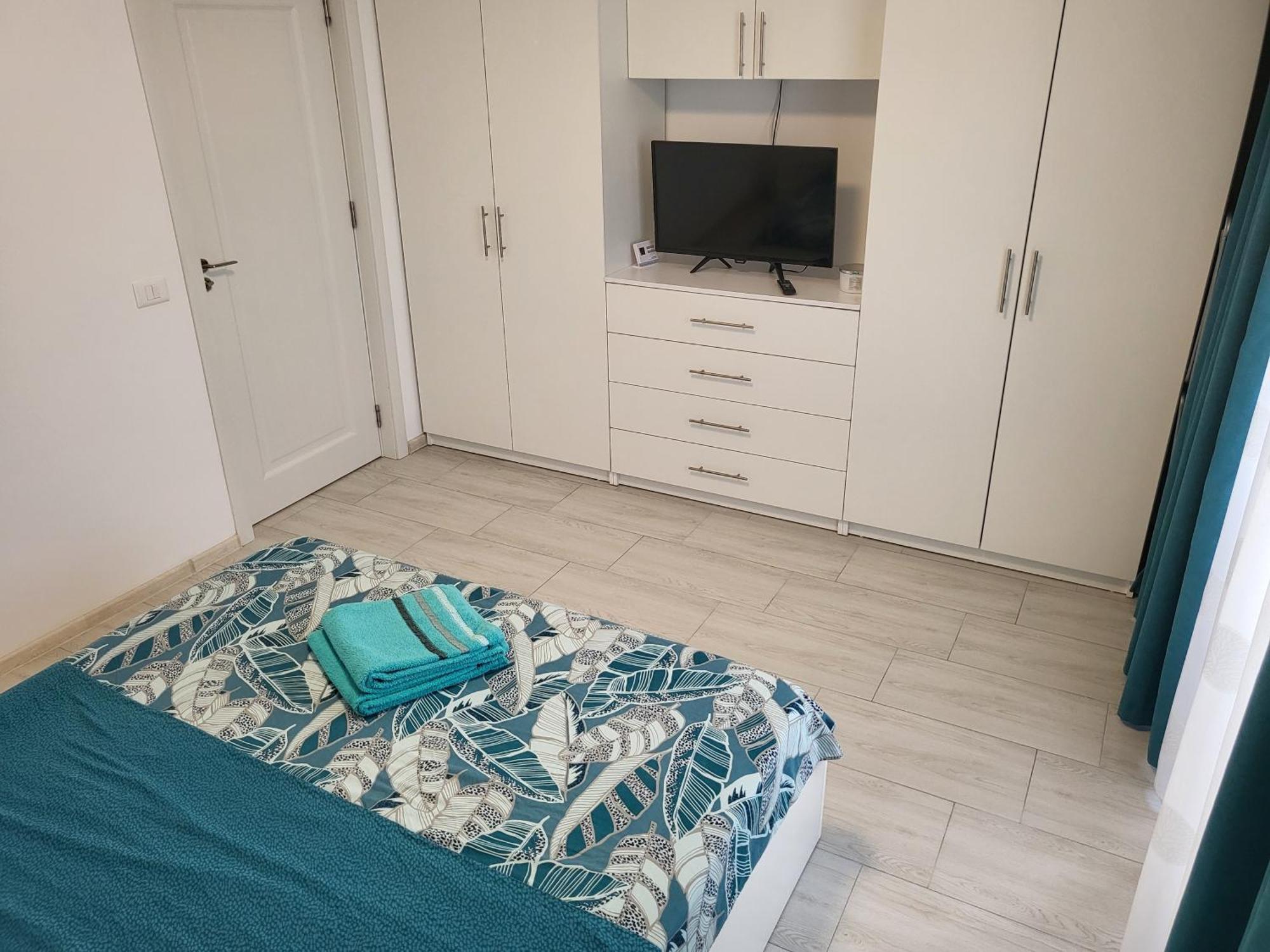 Apartament Alex, Dem Radulescu Римніку-Вилча Екстер'єр фото